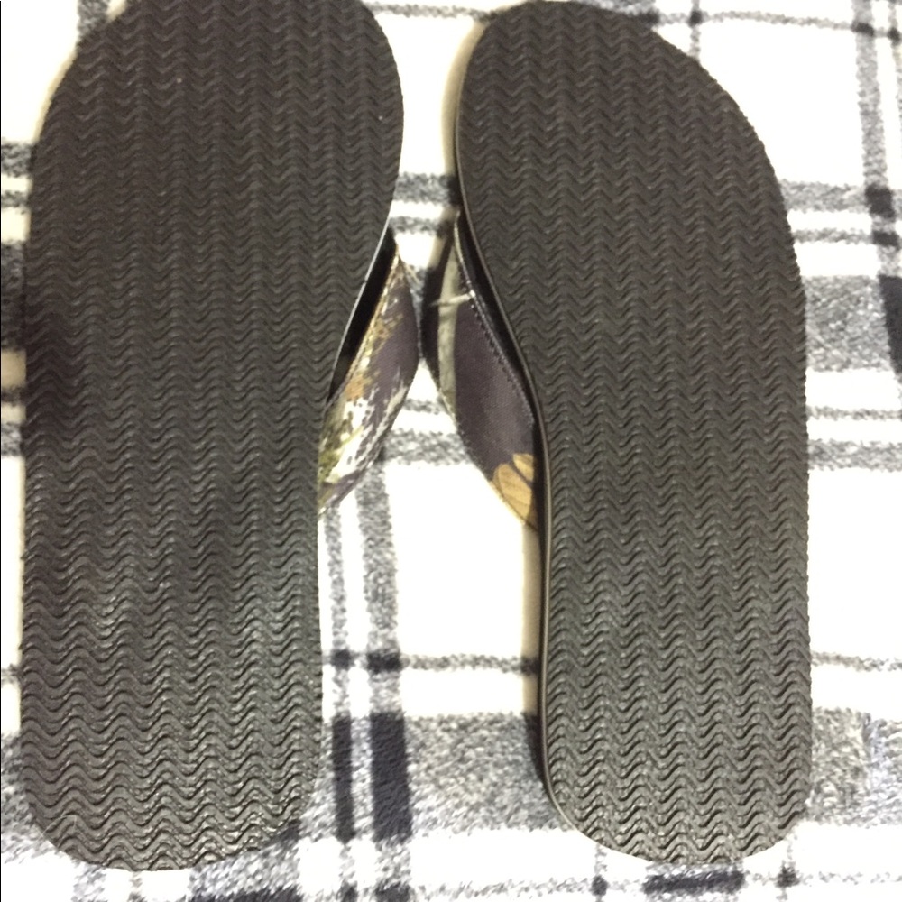 RealTree Men’s Flipflops - Picture 2 of 2